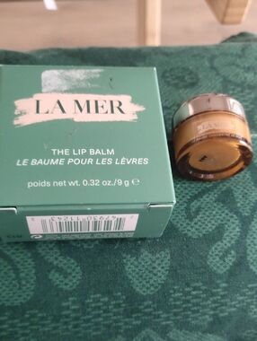 2pc Bundle of La Mer Lip Balm in Teal Box with Amber Jar